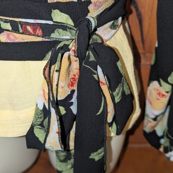 Fashion‎ Nova Black Floral Wrap Blouse - Picture 6 of 13